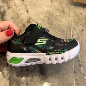 Toddler boy light up sneaker green and black